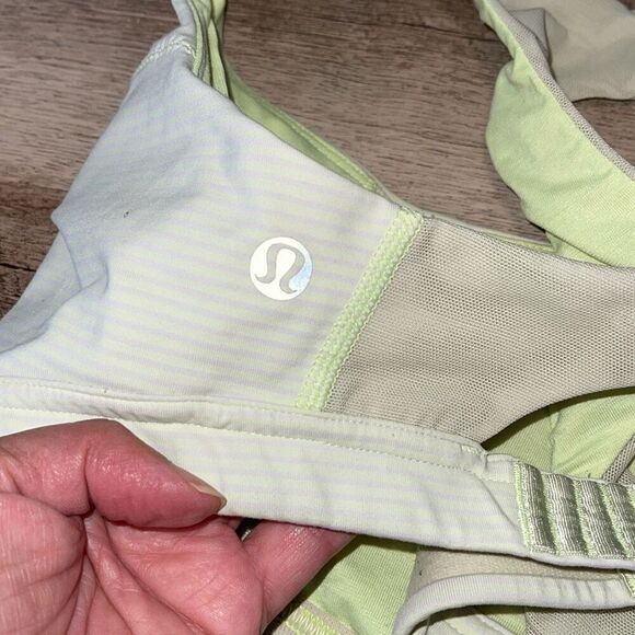 Lululemon Run: Hook Me Up Bra Wagon Stripe Faded Zap / Faded Zap Size 4 - Picture 6 of 7